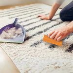 Effektiver Tierhaarschaber für Teppiche und Möbel