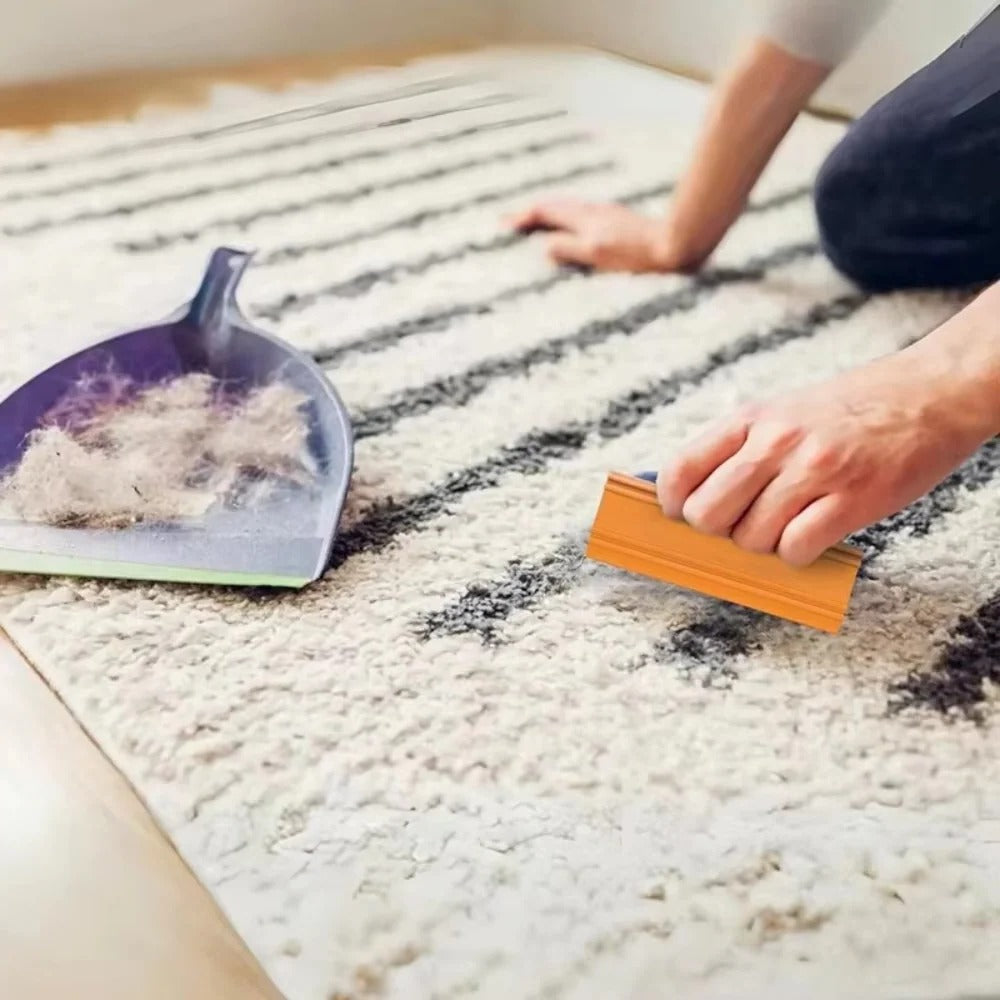 Effektiver Tierhaarschaber für Teppiche und Möbel