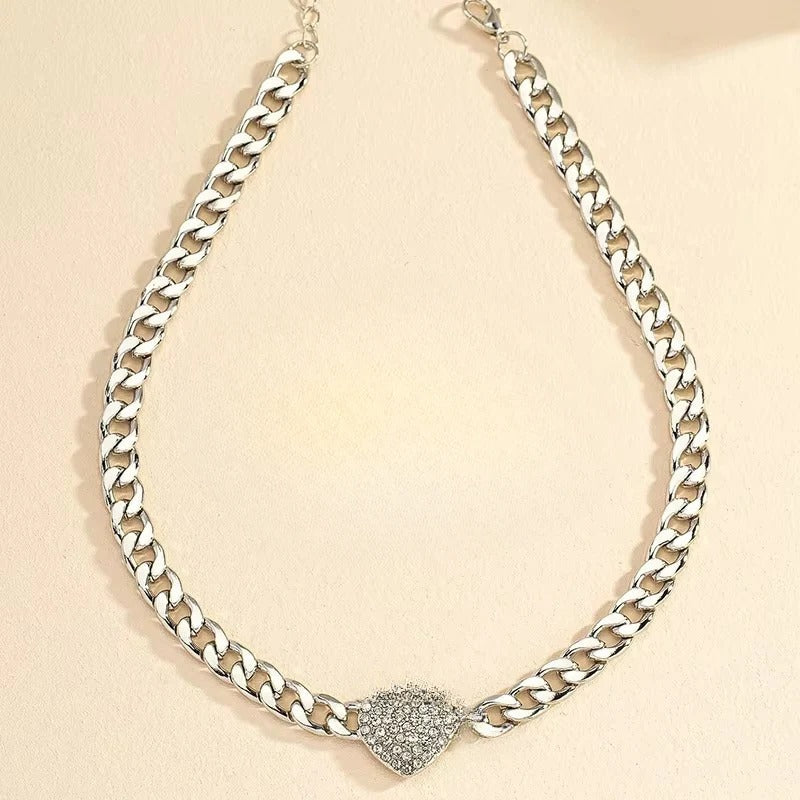 Eleganter Herz-Anhänger Choker mit kubanischer Kette