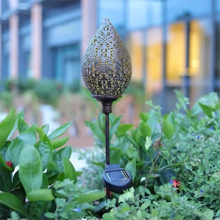 Solarbetriebene Tropfenlampe für stilvolle Gartenbeleuchtung