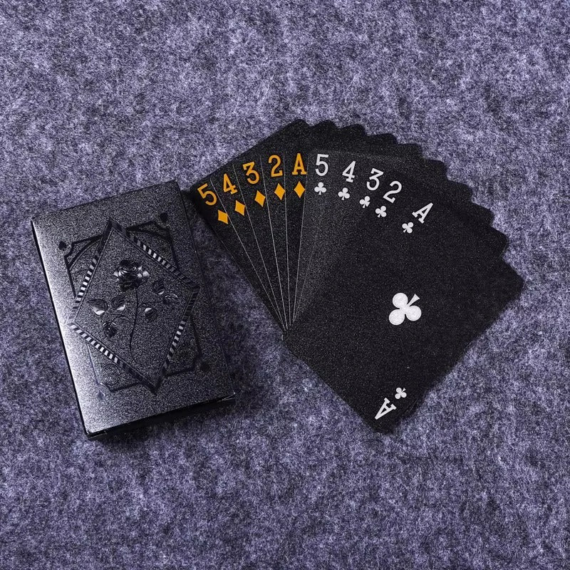 Elegantes Kartenspiel in Schwarz und Gold für Gemütliche Abende