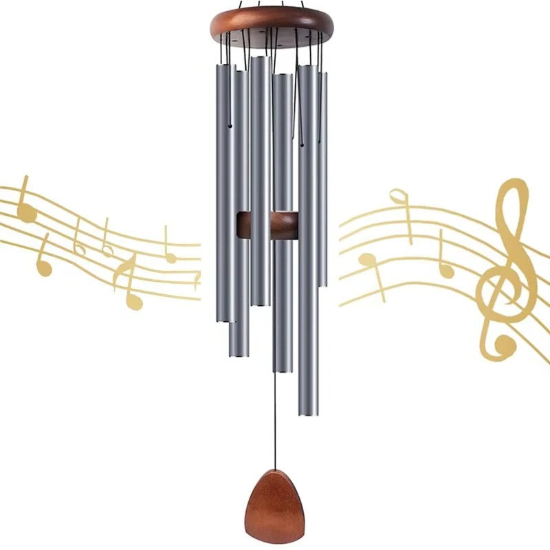 Elegante Windspiele aus Aluminium mit Holzakzenten für den Außenbereich