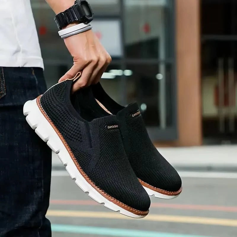 Luftige Slip-On Laufschuhe mit Strick-Obermaterial