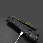 Wiederaufladbare LED-Taschenlampe mit einstellbarem Lichtstrahl