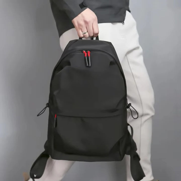 Schwarzer Rucksack mit Vielfältigen Fächern