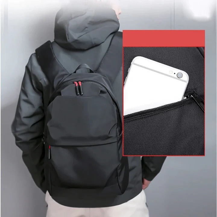 Schwarzer Rucksack mit Vielfältigen Fächern