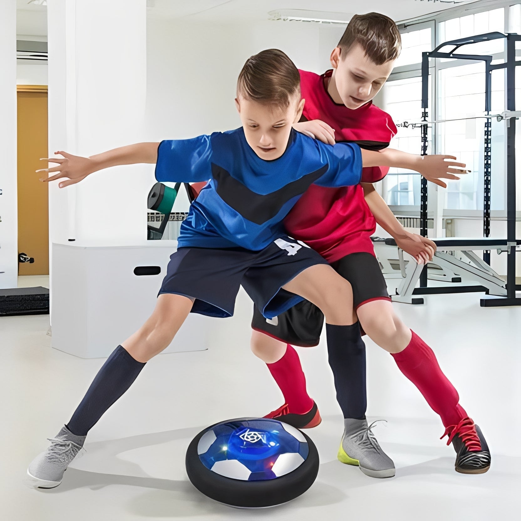 Schwebender Fußball mit LED-Lichtern für drinnen
