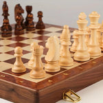 Praktisches Schachset aus Holz mit Magneten und Stauraum