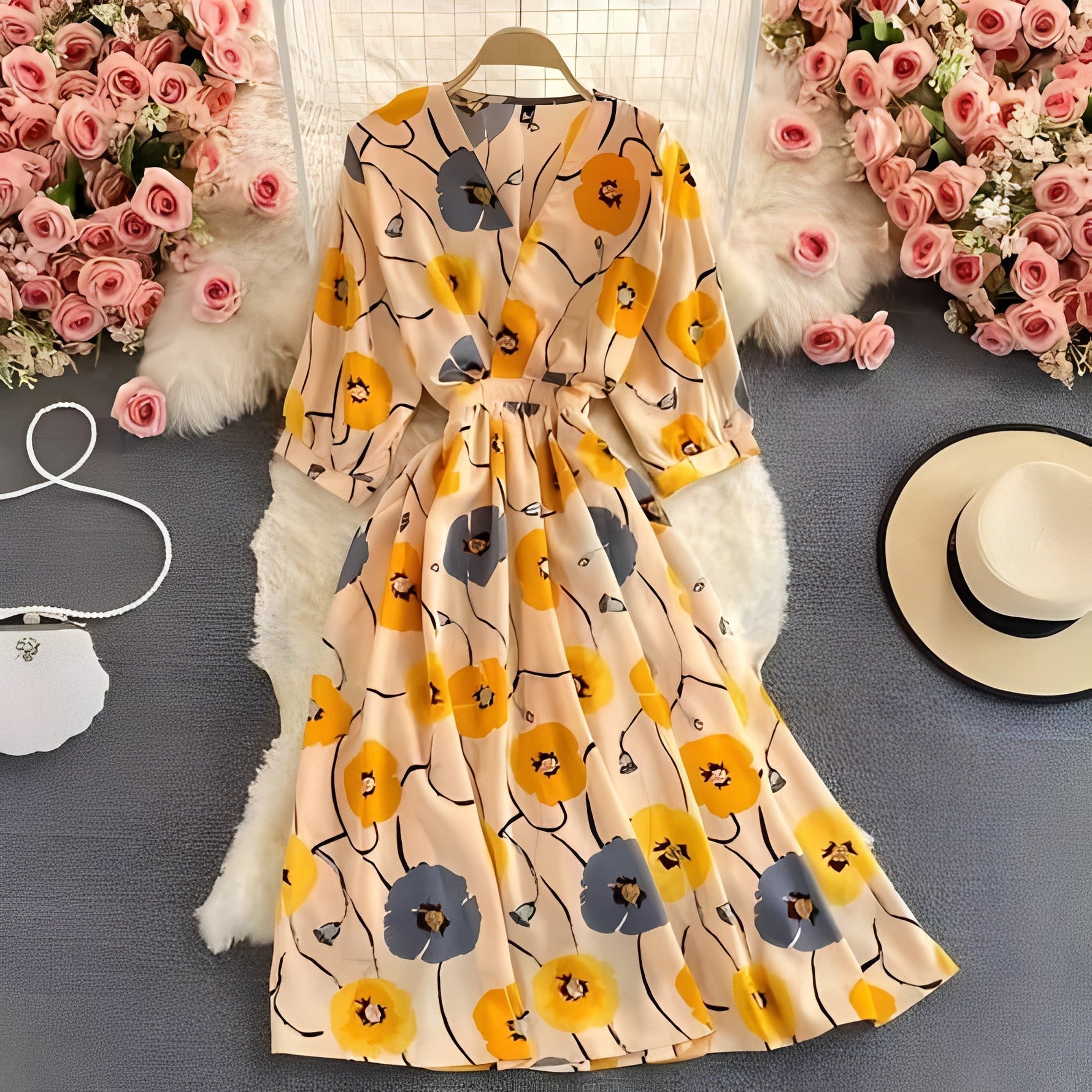 Leichtes Sommerkleid aus Chiffon mit V-Ausschnitt und Puffärmeln