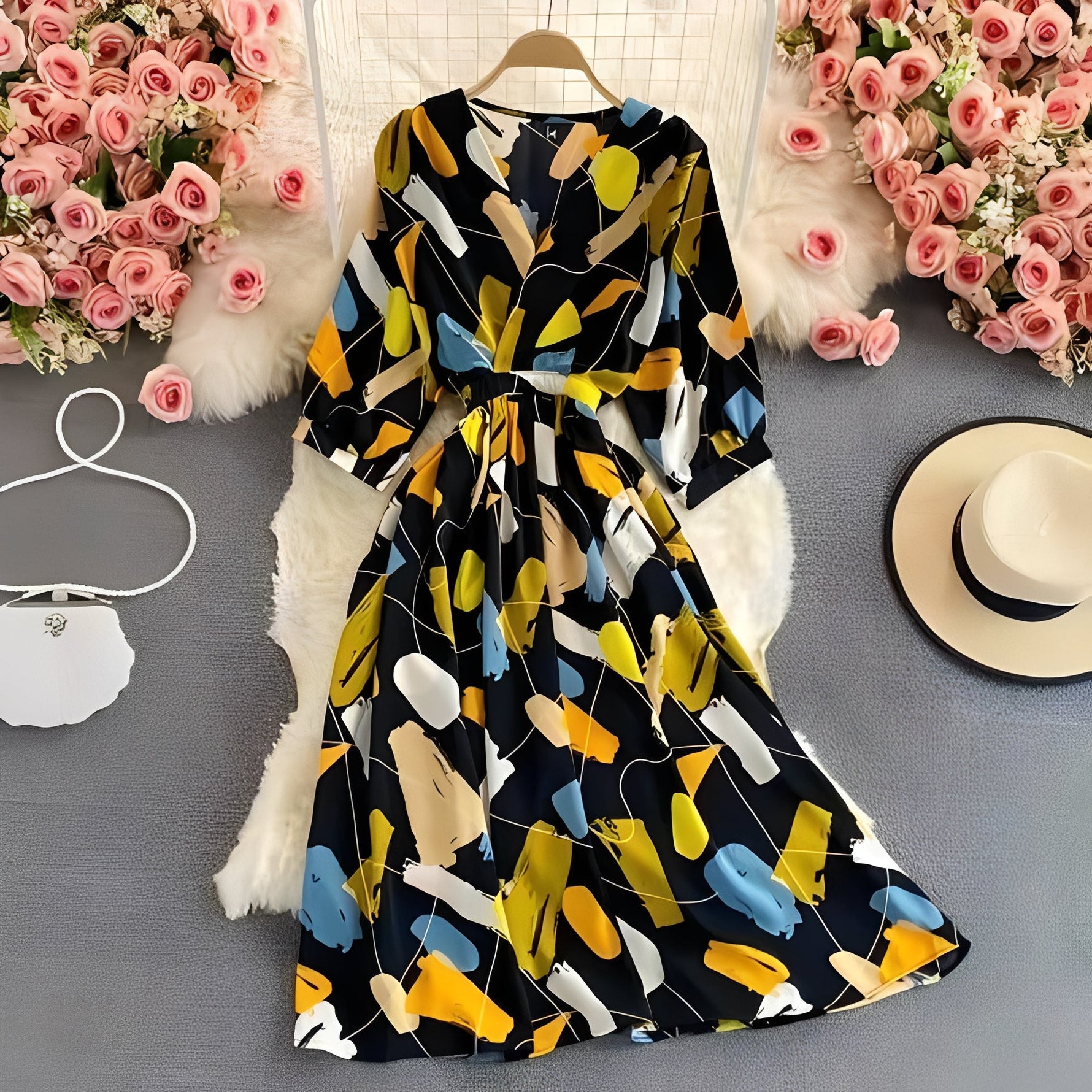 Leichtes Sommerkleid aus Chiffon mit V-Ausschnitt und Puffärmeln