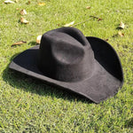 Eleganter Wildleder-Hut für Western-Events mit breiter Krempe