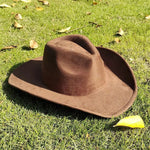 Eleganter Wildleder-Hut für Western-Events mit breiter Krempe