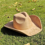 Eleganter Wildleder-Hut für Western-Events mit breiter Krempe