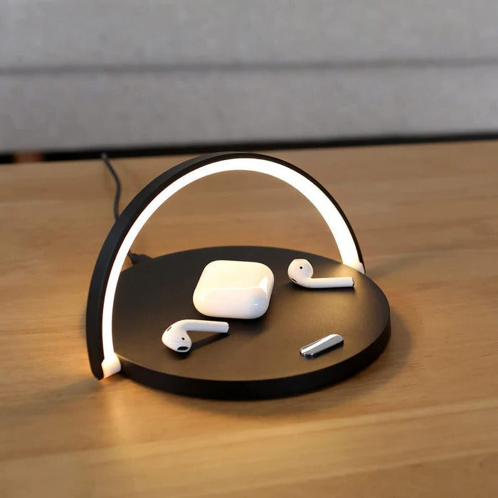 Moderne Tischlampe mit Drahtloser Ladefunktion für Smartphones