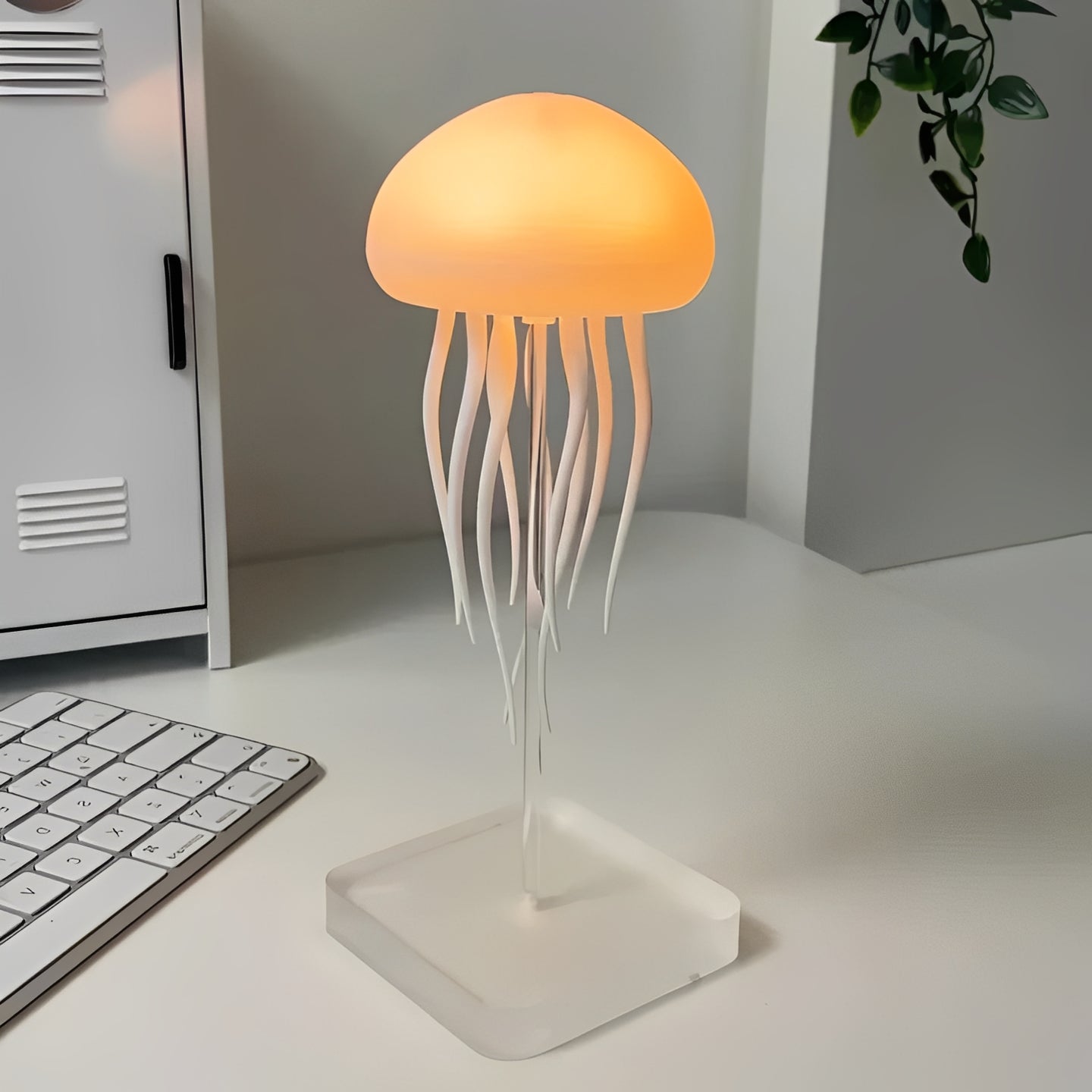 Beruhigende LED Lampe mit tanzenden Quallen