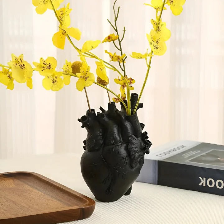 Herzförmige Vase aus Bambus und Holz für besondere Anlässe