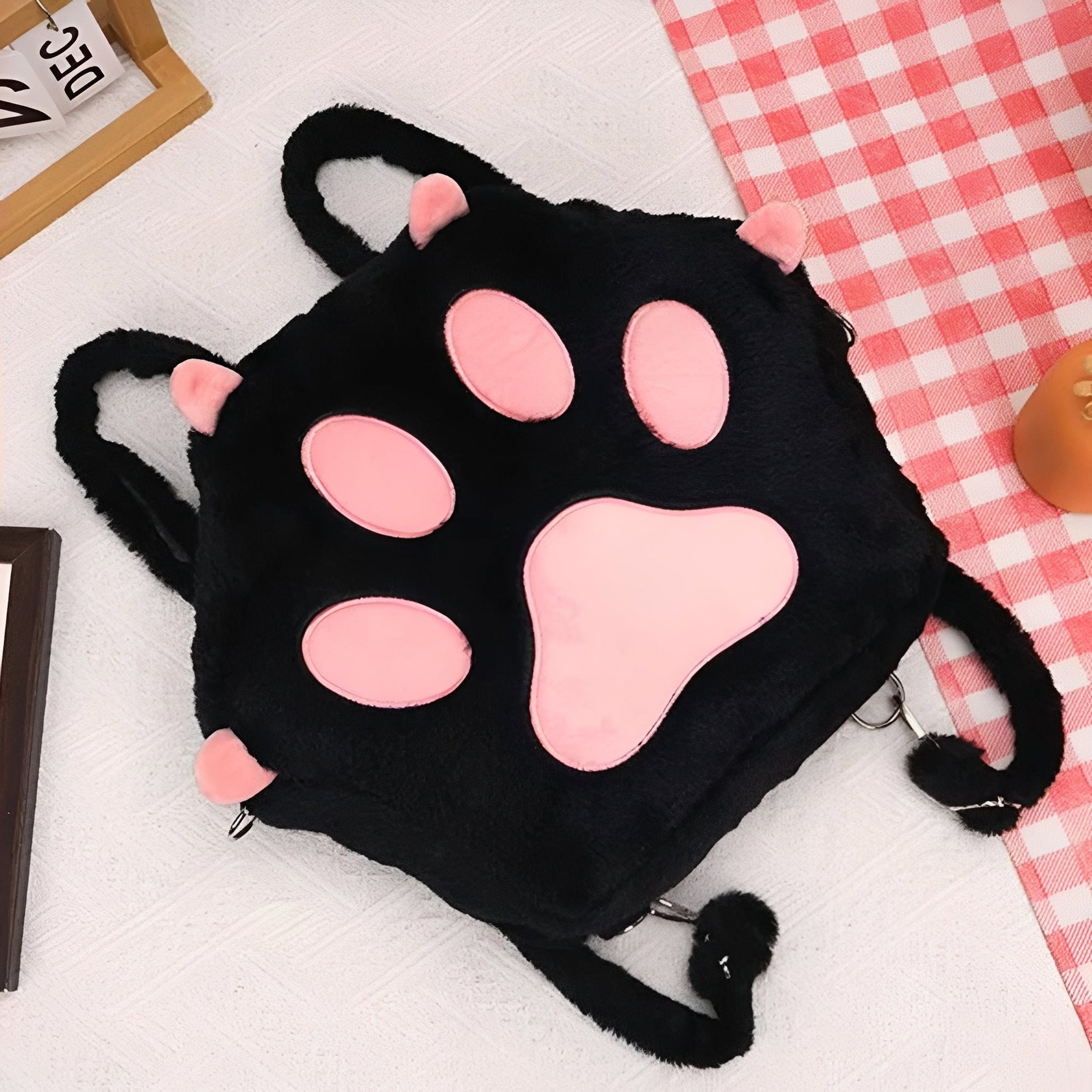 Verspielter Rucksack mit Katzenpfoten-Muster und verstellbaren Trägern