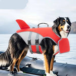 Sicherer Schwimmweste für Hunde mit Auftriebshilfe