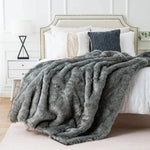 Luxuriöse Kuscheldecke aus Kunstfell für Ihr Zuhause