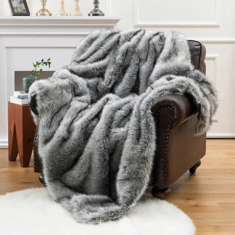 Luxuriöse Kuscheldecke aus Kunstfell für Ihr Zuhause