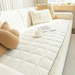 Elegante Sofabezug mit Faltenrock-Design