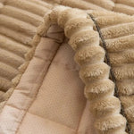 Elegante Sofabezug mit Faltenrock-Design