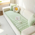 Elegante Sofabezug mit Faltenrock-Design