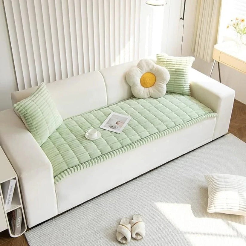 Elegante Sofabezug mit Faltenrock-Design