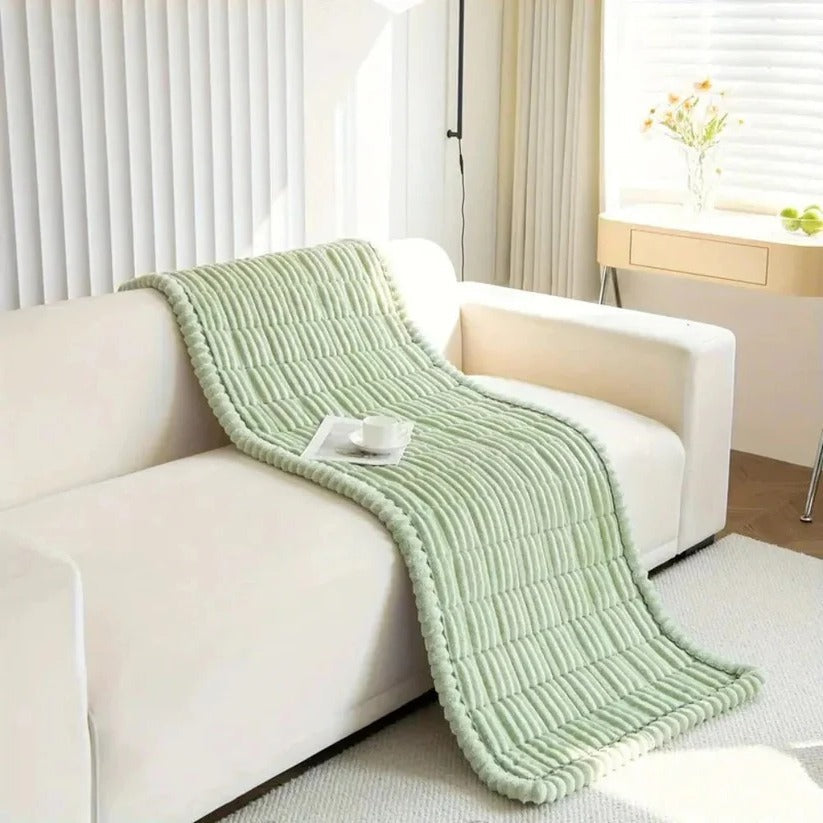 Elegante Sofabezug mit Faltenrock-Design