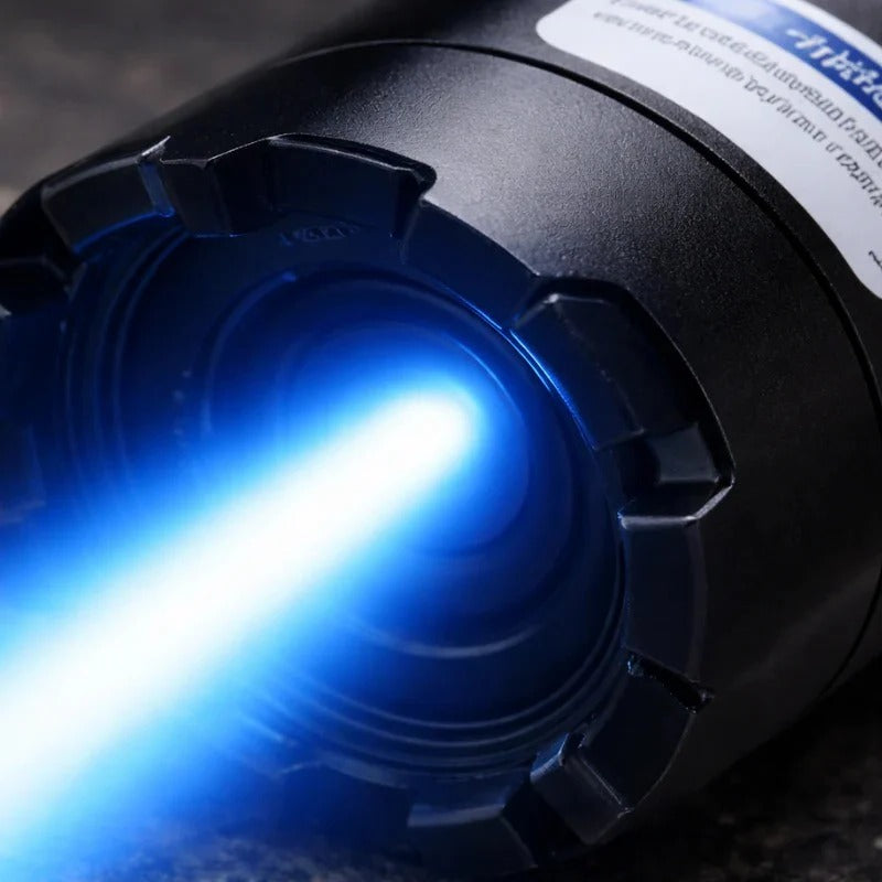 Wiederaufladbare Taschenlampe mit Fokusverstellung und Laser