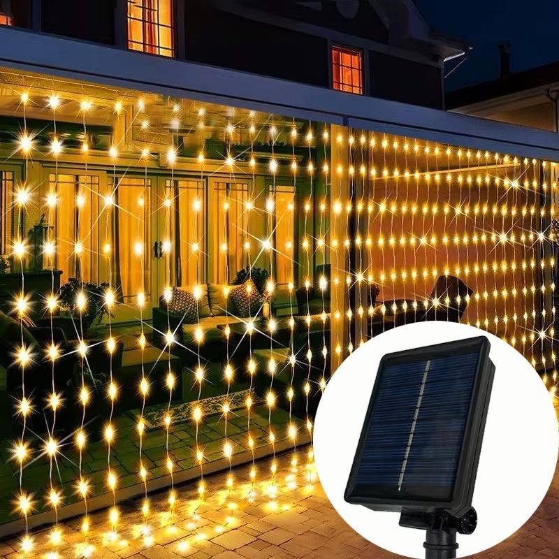 Solarbetriebene Lichtervorhänge für den Außenbereich mit bunten LEDs