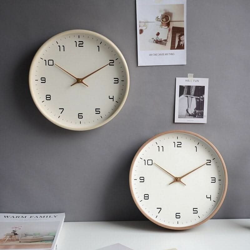 Wanduhr aus Holz mit elegantem runden Rahmen, 25 cm