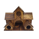 Elegantes Holzvogelhaus mit dekorativem Design für den Garten
