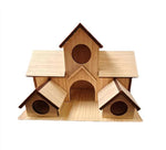 Elegantes Holzvogelhaus mit dekorativem Design für den Garten