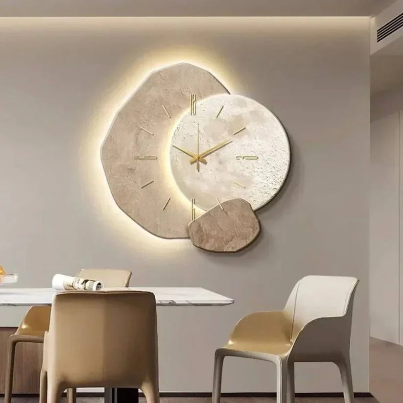 Wanduhr aus Naturholz mit Sanfter LED-Beleuchtung