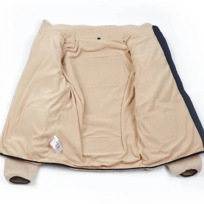 Wärmeisolierte Fleece-Weste mit individuell einstellbaren Temperaturzonen