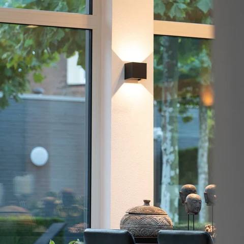 Kabellose Wandleuchte mit luxuriöser Ambientebeleuchtung
