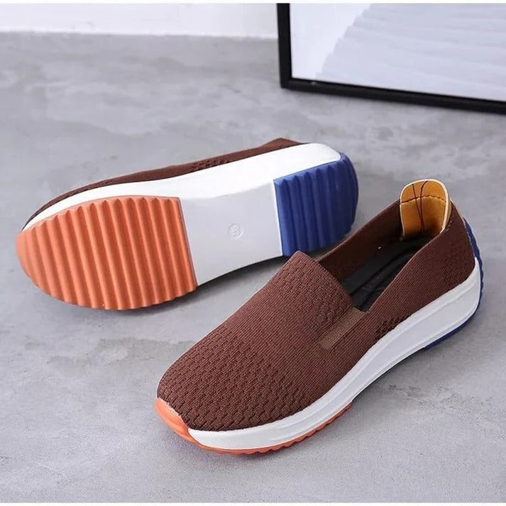 Luftige Slip-On Sneakers für Damen mit Weitem Zehenbereich und Gepolsterter Sohle