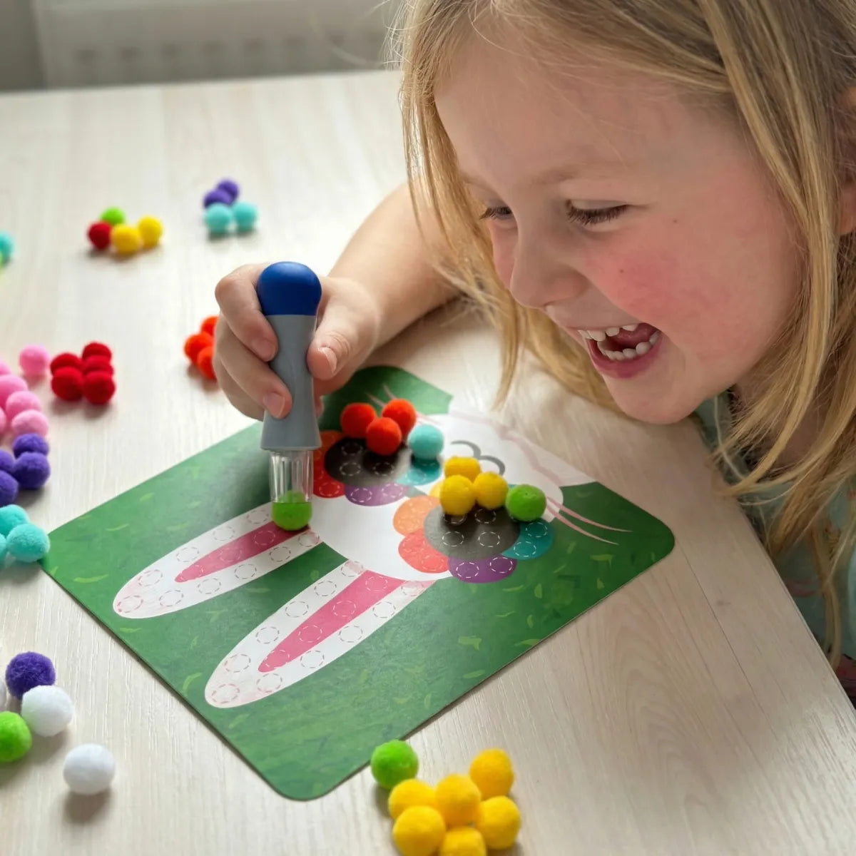 Kreatives Pompon Bastelset mit Tierkarten – Bildschirmfreies Spielen