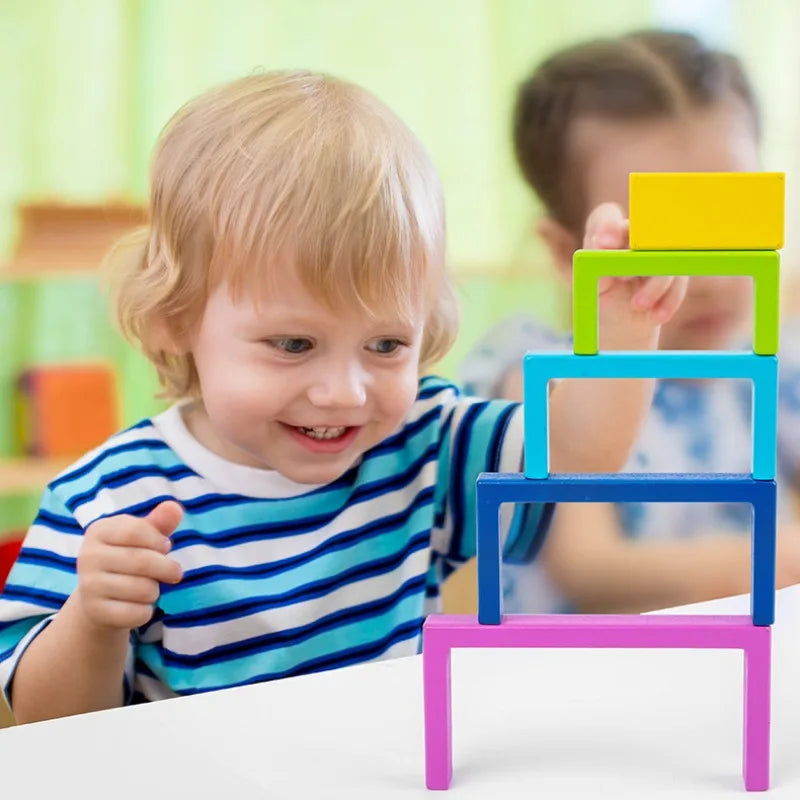 Regenbogen Stapelspielzeug aus Holz – Buntes Lernspiel für Kinder