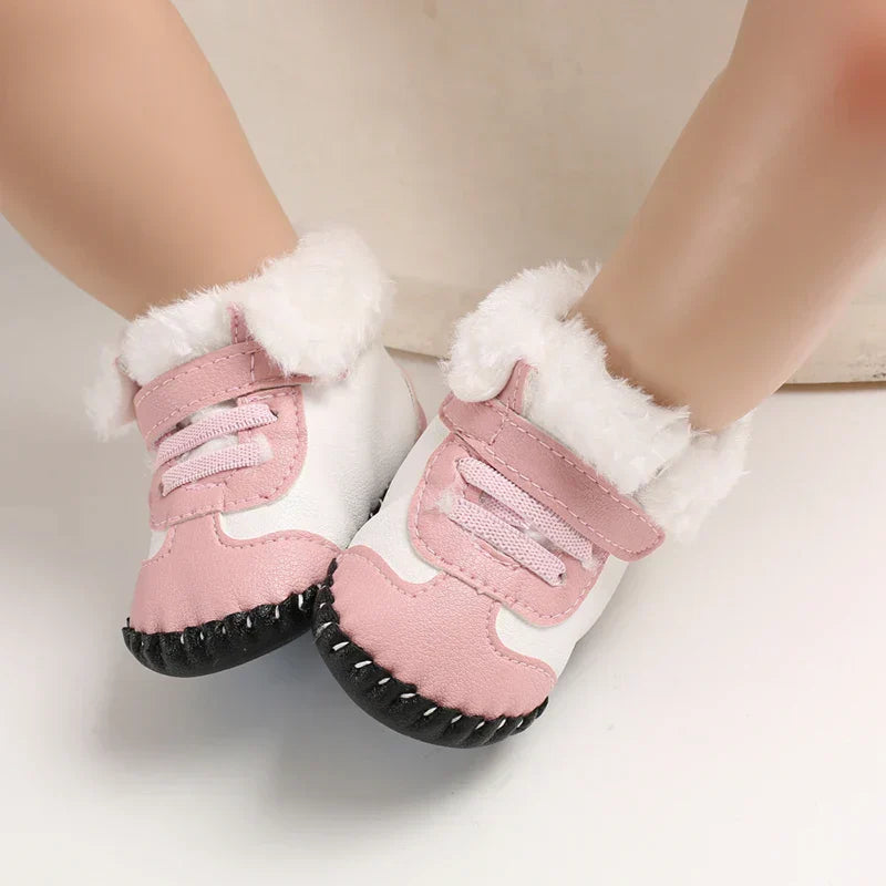 Bequeme und warme Babyschuhe für den Winter mit verstellbarem Verschluss