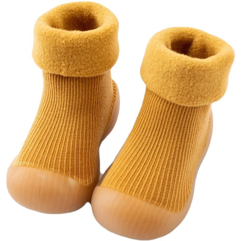 Rutschfeste Socken-Schuhe für kleine Kinder – Wärme und Sicherheit