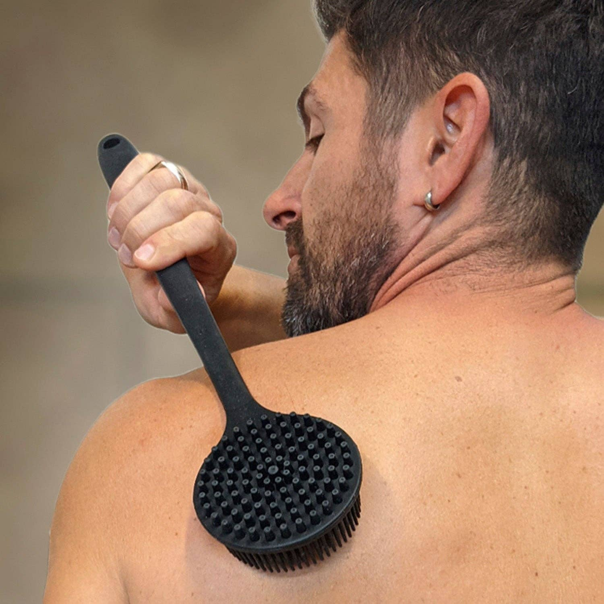 Hygienic 4-piece silicone brush set for your bathroom