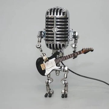 Vintage Metallmikrofon-Roboter mit Gitarrenlampe