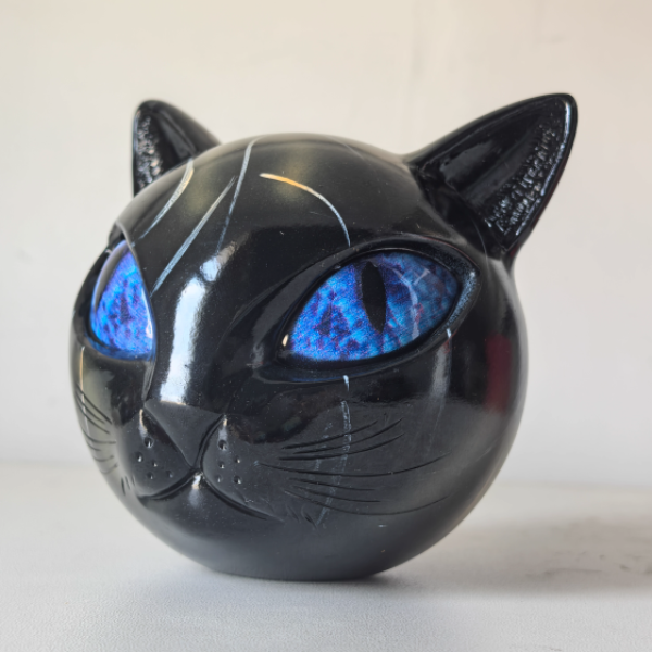 Faszinierende Katzenkopf Skulptur – Kunstvolles Wohnaccessoire mit Detailreichtum