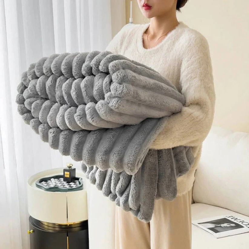 Kuschelige Decke aus Kunstfell für Sofa und Bett