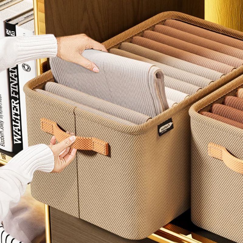 Kompakte Aufbewahrungsbox aus Stoff mit stabilen Griffen