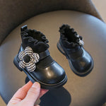 Bequeme und modische Stiefel für Mädchen mit Blumenverzierung