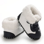 Bequeme und warme Babyschuhe für den Winter mit verstellbarem Verschluss