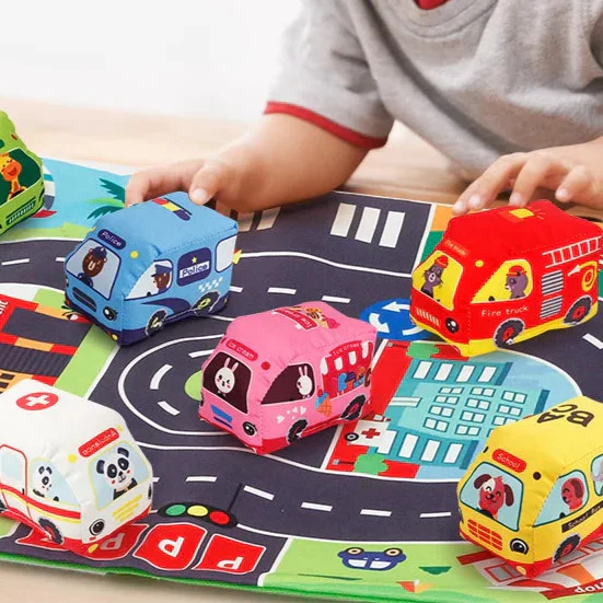 Spielmatte für Kinder mit Stoffautos – Cartoon-Abenteuer